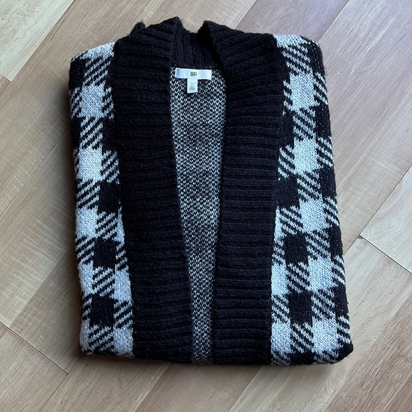 BP black & white checkered plaid patterned knee length long sleeve soft cardigan - Picture 12 of 12